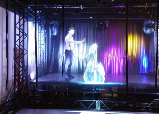幻影成像在舞台表演方面的应用-好奇数字科技