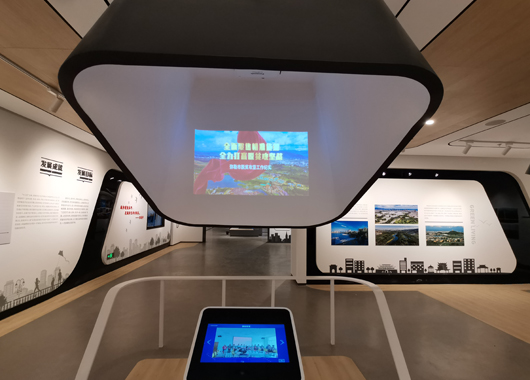 双屏互动、双屏联动在展馆展厅的应用-好奇数字科技