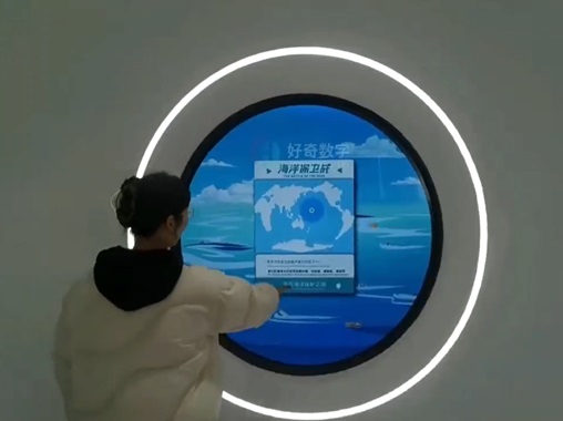 圆形屏触摸一体机互动：海洋保卫战-苏州好奇数字科技