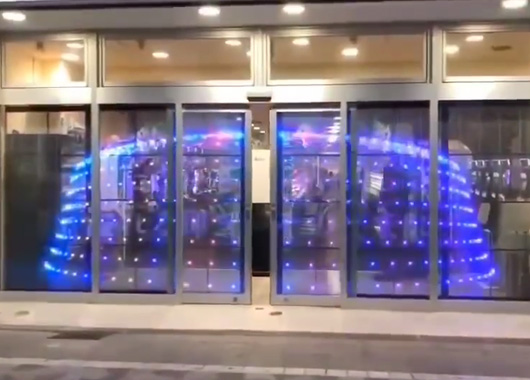 多媒体通电玻璃在商场银行的应用场景